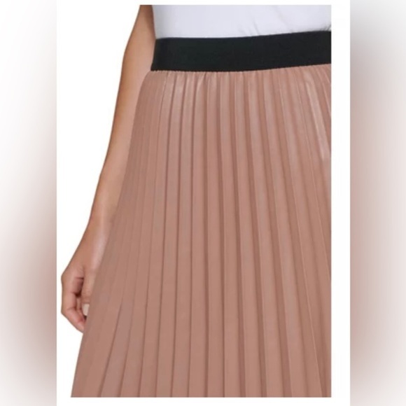 Calvin Klein cafe ole tan Faux Leather Pleated circular swing Skirt size small - Picture 4 of 8